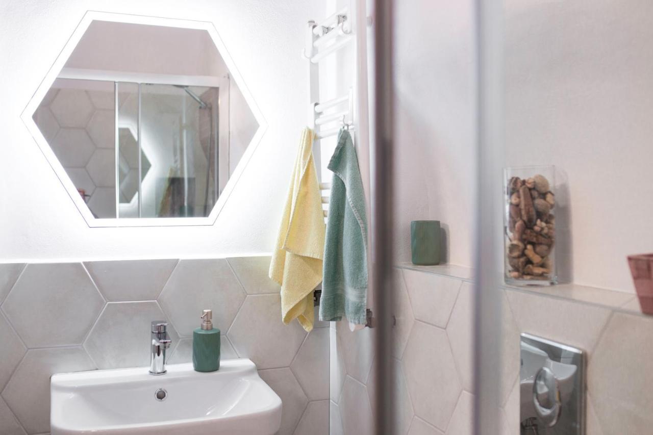 Seek And Hide - Csilla'S Tiny Hideaway Braşov Exterior foto