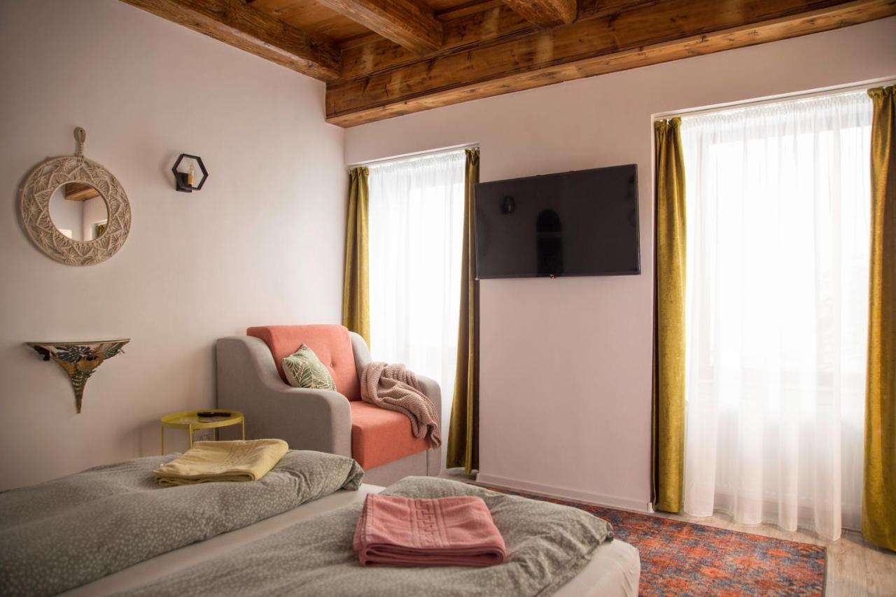 Seek And Hide - Csilla'S Tiny Hideaway Braşov Exterior foto
