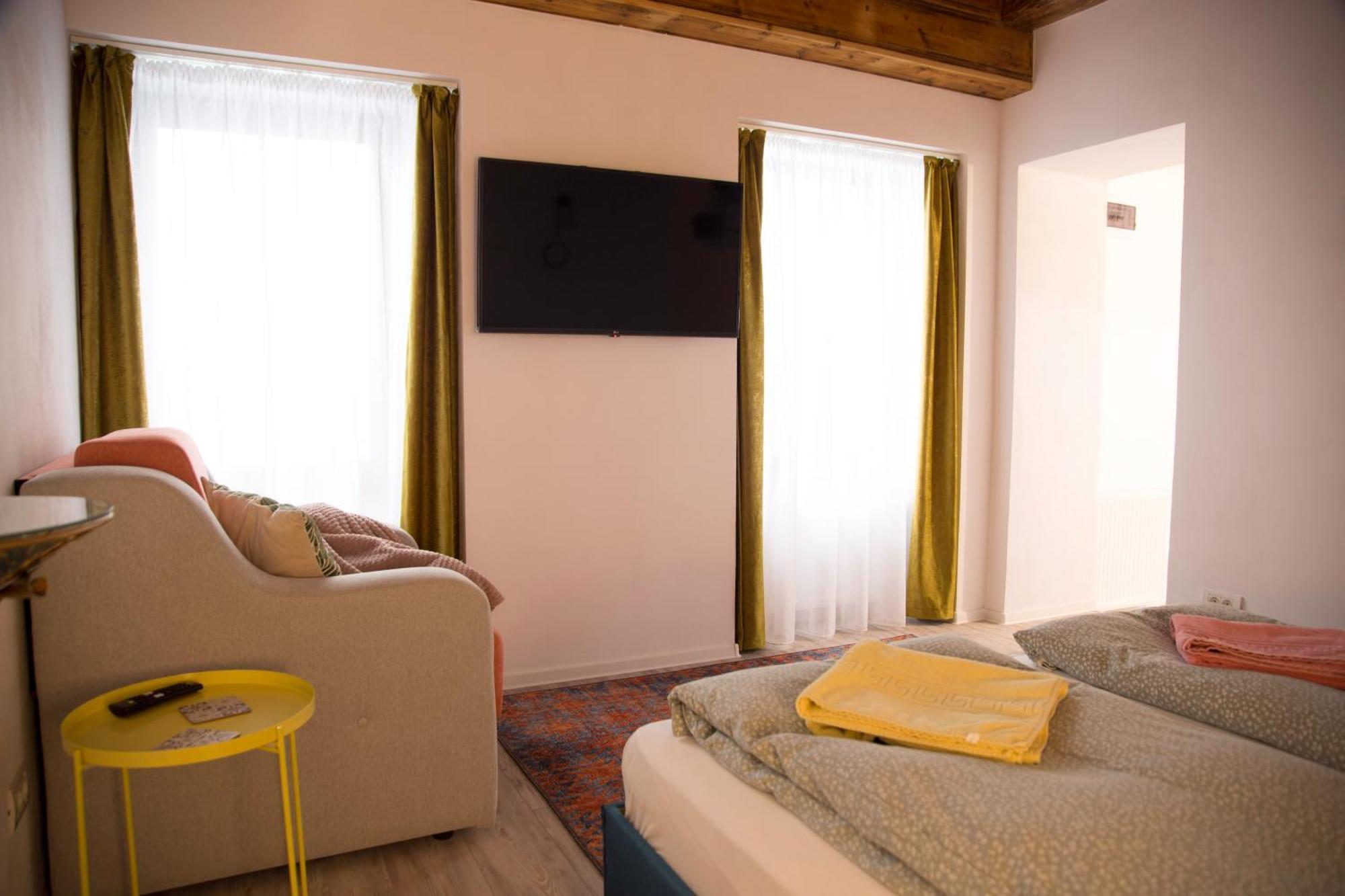 Seek And Hide - Csilla'S Tiny Hideaway Braşov Exterior foto